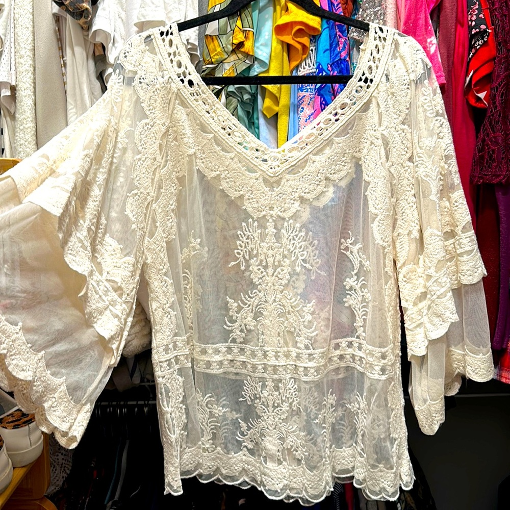 Umgee lace overlay